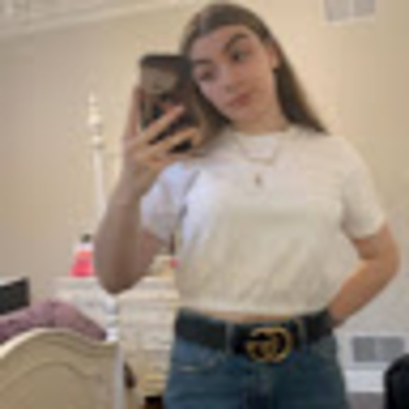 Meet your Posher, Adriana - Picture 1 of 1